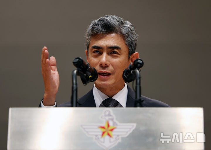 '취임' 강신철 국방장관 "압도적인 능력으로 적 억제" [뉴시스Pic]