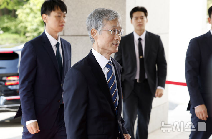 '재제청 거부' 조희대 대법원장… 침묵한 채 출근 [뉴시스Pic]