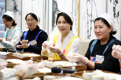 추석맞이 송편 빚는 김혜경 여사