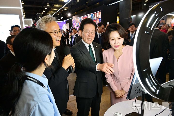 멕시코 K-엑스포 현장 찾은 이재명 대통령 부부 [뉴시스 Pic]