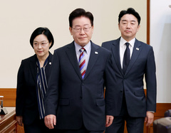 국무회의 참석하는 이재명 대통령