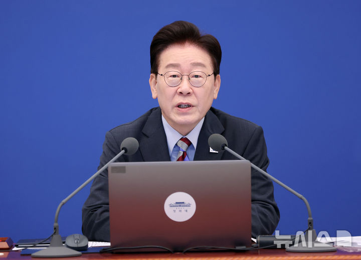 이 대통령 "지뢰사고 신속·철저 조사…음모론 없어야" [뉴시스Pic]