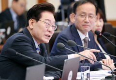 이 대통령 "부동산 실망스럽더라도 여유 갖고 기다려달라"(종합)