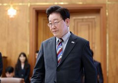 이 대통령, DMZ 지뢰사고 장병 위문…"충분한 예우 반드시 챙겨달라"