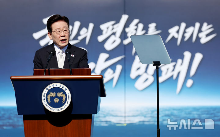 이 대통령, 대호김종서함 진수식…"자주국방은 곧 주권" [뉴시스Pic]
