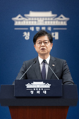 靑 "국무회의 생중계가 원칙…이 대통령 이견 더 얘기하라고 말씀하셔"