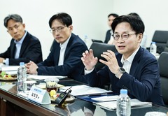 800조 반도체·AI 조선소…김정관, '5극 3특' 현장 뛴다