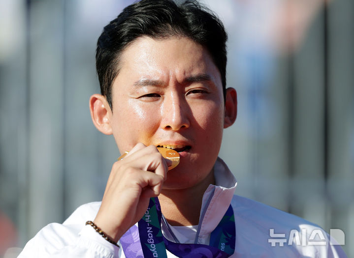 한 발 빼고 모두 '10점' 김종호, 양궁 컴파운드 남자 개인전 금메달 [뉴시스Pic]