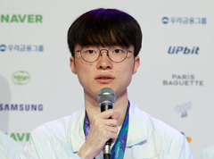 'LoL 2연패' 페이커 "은퇴는 나이 상관없이…열정 끝날 때까지"[나고야AG]