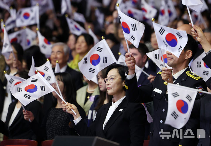 '지금 필요한 건 연대와 통합…홍익인간을 나침반 삼겠다' [뉴시스Pic]