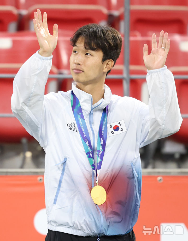 오늘의 주인공 엄지성