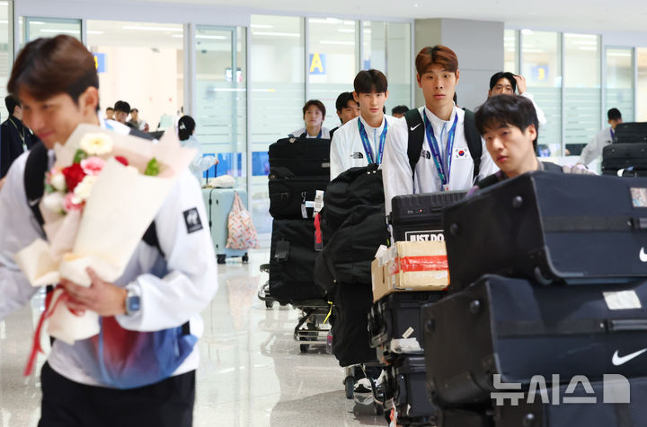 4연속 '금' 축구대표팀 귀국