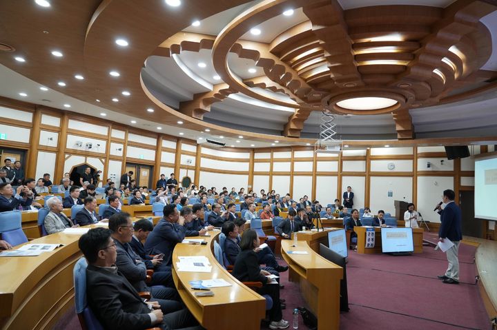 "무안공항 확대·활주로 공유"…광주 군공항 조기 이전 해법은