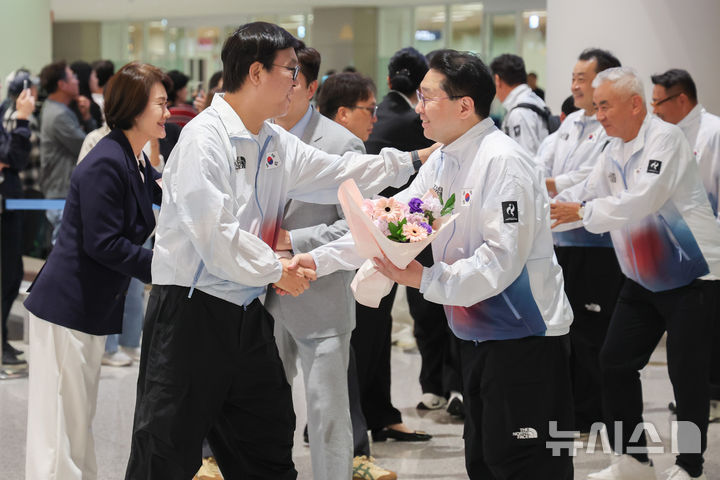 아시안게임 마치고 귀국한 이상현 선수단장