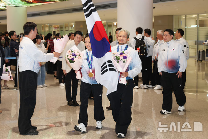 3연속 종합 3위 쾌거…팀 코리아, 16일 열전 마치고 귀국 [뉴시스Pic] 