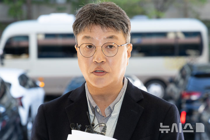 경찰, '민주당 전대 여론조사 허위응답 유도' 유튜버 압수수색