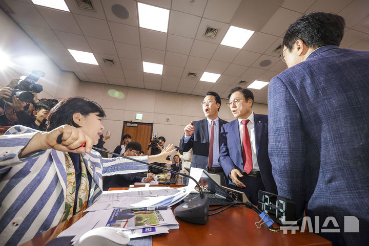 국정감사 2주차…여야, 李대통령 골프·재판소원 등 곳곳서 공방(종합)