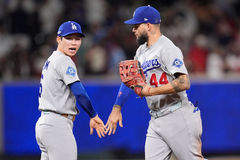 NLDS 4차전 승리 자축하는 김혜성