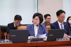 엇갈린 온누리…"전통시장 1조 줄고 상점가 2배↑"