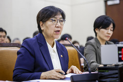 정은경 "학대자에 아동수당 지급 않도록 제도 개선"
