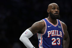 '필라델피아 이적' NBA 스타 르브론, 첫 시범경기 소화…18분 뛰며 10득점