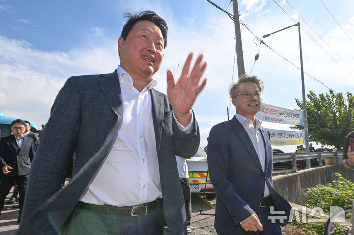 광주 팹 부지 찾은 최태원 회장, "상황이 되면 가장 빠른 속도로 최대한 짓겠다" [뉴시스Pic] 