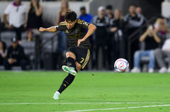 손흥민 퇴장 유도에도…LAFC, 10명 싸운 밴쿠버와 1-1 무승부