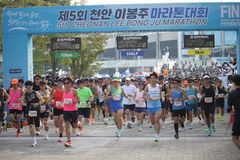 천안이봉주마라톤 대회, 7000여명 '러너'들과 달렸다