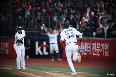 KT 힐리어드, 43호·44호포 연이어 폭발…KIA 김도영과 홈런 공동 선두(종합)