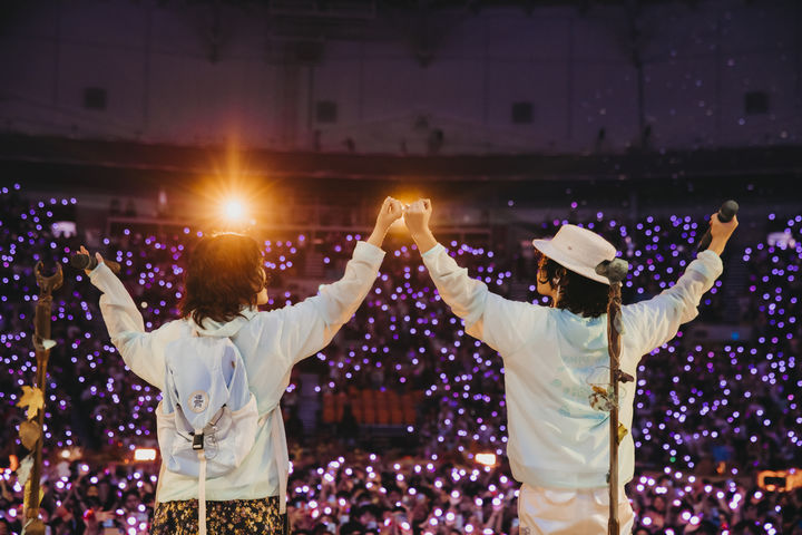 악뮤, 삶의 퍼즐 맞춘 '주크박스 뮤지컬' 콘서트…'영감의 샘터'가 '구원의 쉼터' 됐네