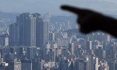 대출 옥죈 10·15대책 1년…한강벨트 거래 반토막, 외곽은 급증