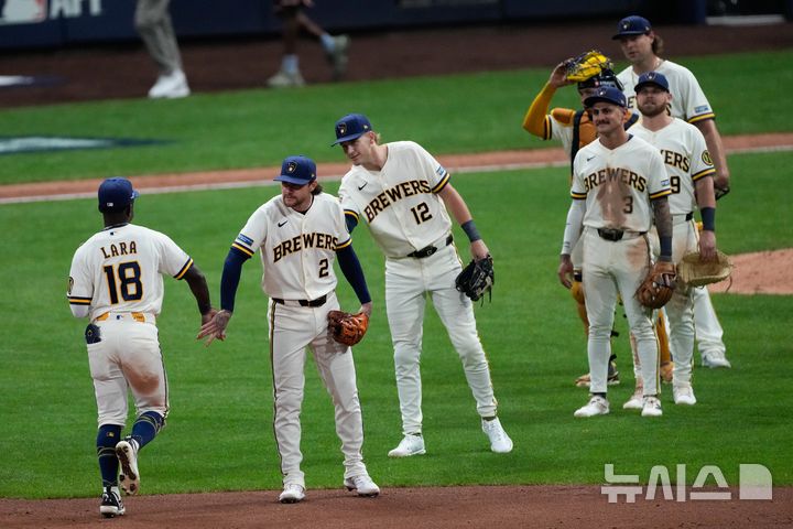 밀워키, 다저스 잡고 NLCS 1차전 승리