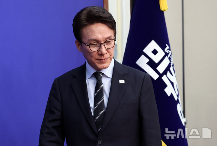 與 "'신천지 당원 가입' 조사 일단락…내용 공개수준 등 논의"(종합2보)