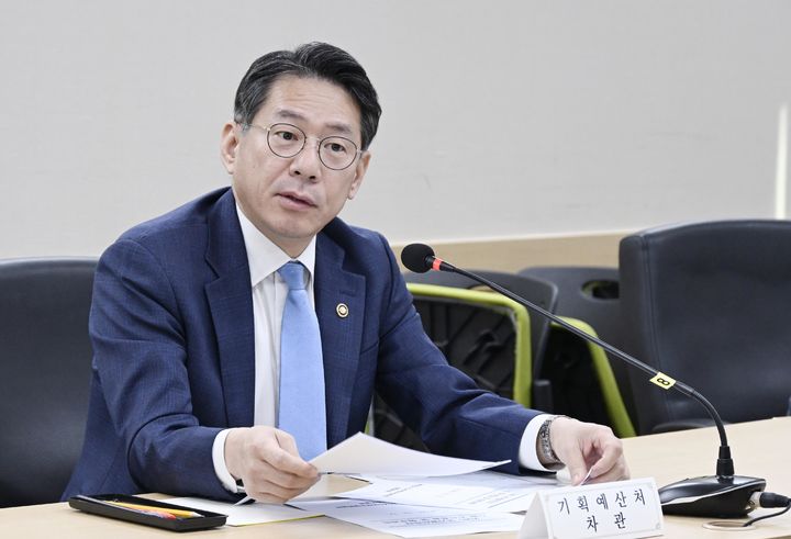 정부, 청년·초혁신경제 사업 집행 점검…"연말까지 효과 내야"