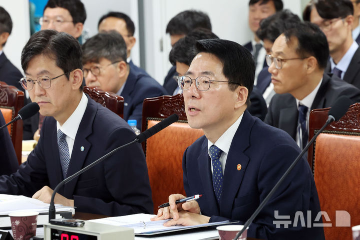황종우 해수장관 "항만공사 통합, 경쟁력 저하 없도록 검토"