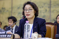 김윤지 콘진원장, '성남·경기라인 부당개입' 의혹 부인
