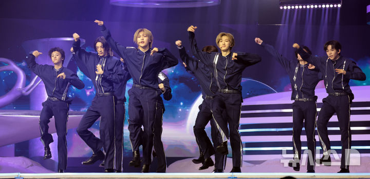 데뷔 무대 가진 A20 SOUL