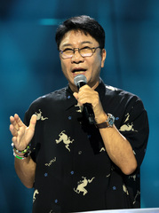 이수만, 15인조 보이그룹·9인조 걸그룹 품고 귀환…기술 정점서 되물은 '음악 본질'
