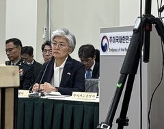 강경화 대사 "美당국자들도 '핵 중단후 단계 비핵화' 생각 같아"