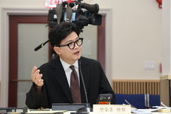 한동훈 "美국무가 韓정보라인 정상화 요청"…강경화 "개인언급 없어"