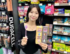 "사탕 물었더니 노래 들린다"…CU, K팝 이색 상품 확대