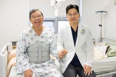"한국 방문후 하지마비"…美의사 걷게한 K-의술