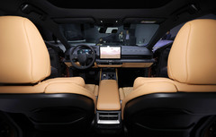 렉서스 ES 350h AWD' 하이브리드 내부 모습