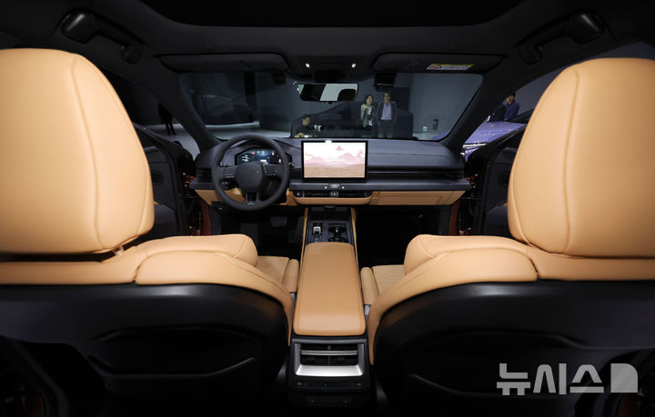 렉서스 ES 350h AWD' 하이브리드 내부 모습