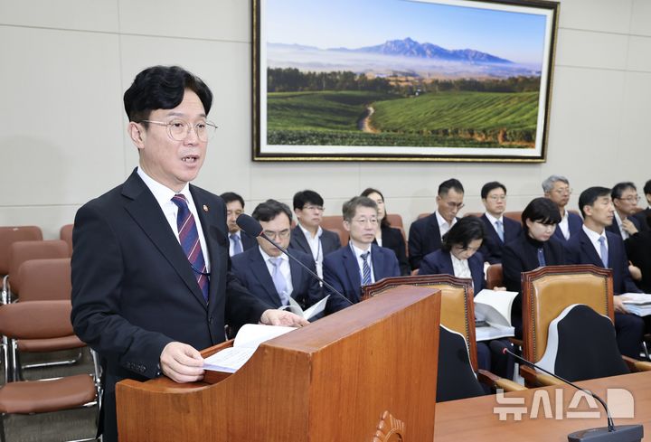 김영훈 "'주52시간' 예외 신중 검토…노동감독관 전문성 강화"(종합)