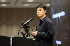 "그거 말고 딴 거" 말하자 탁 멈춘 로봇…크래프톤, '말귀' 알아듣는 로봇 AI 내년 공개