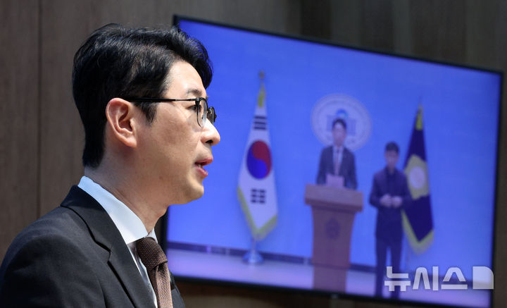 박지원 "대통령 내외, 택시 타고 골프 가나"…주진우 "거짓 해명"