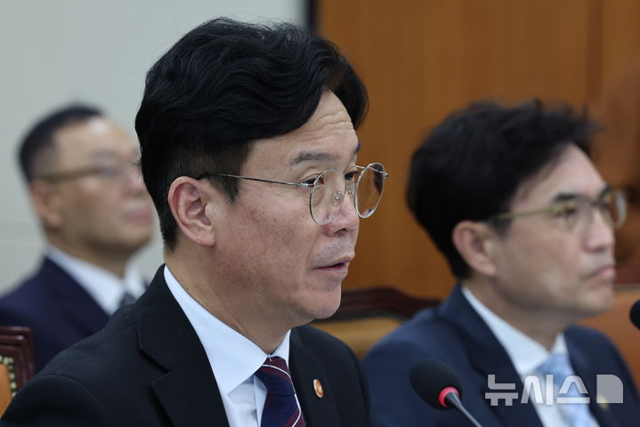 김영훈 "포스코 교섭 적극 지도…신안산선 사고 엄중 조치"