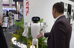 LG전자의 휴머노이드 로봇, LG 클로이드