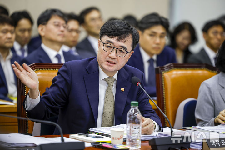국조실장 "부동산 문제, 국민 모두 노력해야"…野 "국민이 무슨 죄"(종합)